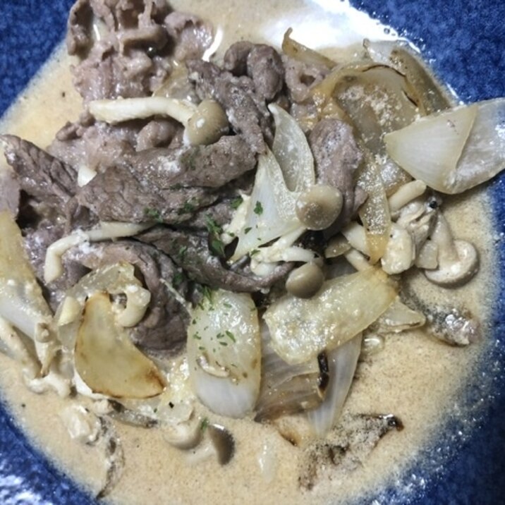酸味がクセになる?ビーフストロガノフ